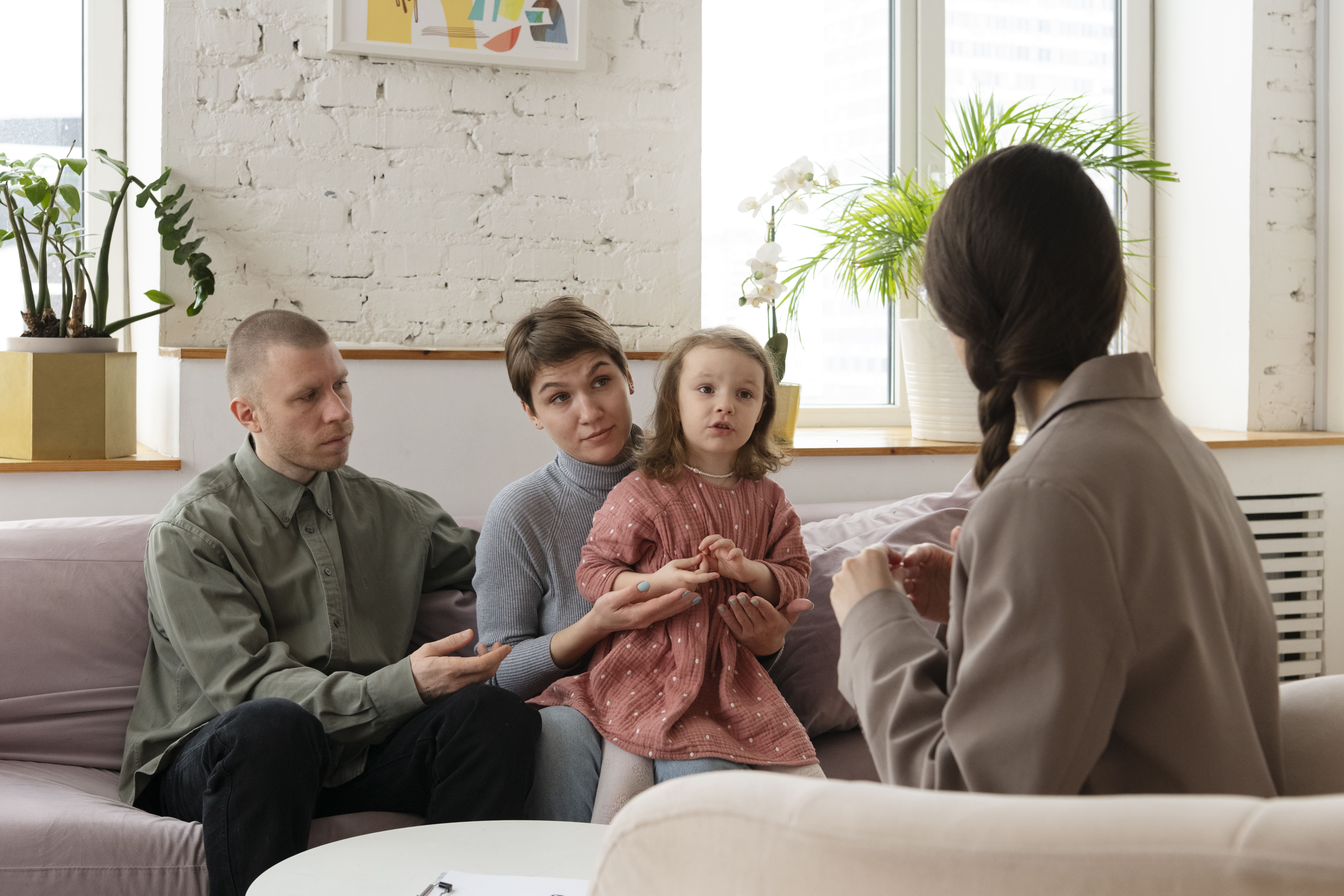 parents kid doing therapy